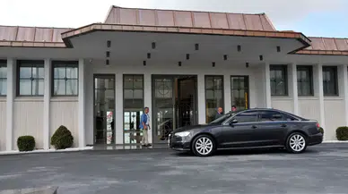 Atatürk Havalimanı'ndaki Devlet Konukevi'ne güvenlik duvarı örülüyor