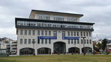 KUŞADASI BELEDİYESİ KADIN TİYATROSU'NA DİREKLERARASI SEYİRCİ ÖDÜLÜ