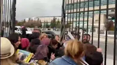İzmir'de köpeğe tecavüz ! Hayvanseverler kapısına dayandı