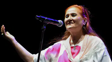Ankara'da geleneksel "Birlik Aşı: Aşure" etkinliğinde Sabahat Akkiraz sahne aldı