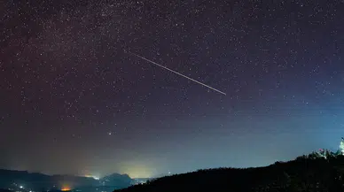 Ateş Topları Geceyi Aydınlatacak: Gökyüzünde Dev Meteor Yağmuru!