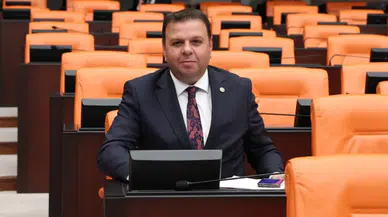CHP’de Flaş Gelişme: İstifa Eden Milletvekili Ediz ÜN Döndü Dolaştı CHP Saflarına Yeniden Katıldı!