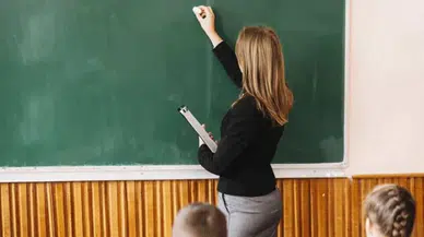 Kamuda çalışan öğretmenlerin yarısı OHAL'de görevden alınmaktan korkuyor