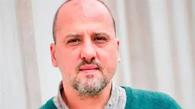 Yandaşlardan yuvarlak masa toplantısı: Ahmet Şık kendisini tutuklattı