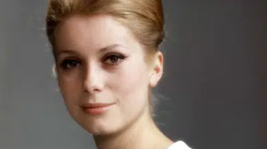 Ünlü oyuncu Deneuve: 'Erkekler kadınlara asılmakta serbest olmalı'
