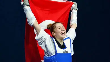 Milli sporcu Zeliha Ağrıs, Dünya Tekvando şampiyonu oldu