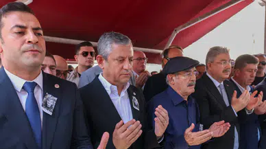 Özgür Özel, Yılmaz Büyükerşen’in kardeşi Güzin Büyükerşen’in cenazesine katıldı
