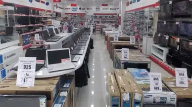 Teknoloji marketin açılışında indirim izdihamı