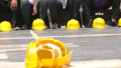 Eskişehir'de Doruk Madencilik işçileri alacakları için Kızılay'da oturma eylemi başlattı