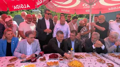 Özgür Özel, Rize'de YENİ Parti ile Yeni Bir Dönem Müjdesi Verdi