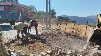 Burhaniye'de yol yapım ve bakım çalışmaları aralıksız devam ediyor, ekipler sahada!