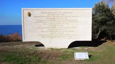 Büyük Saygısızlık : Atatürk Kitabesi Harabeye Döndü