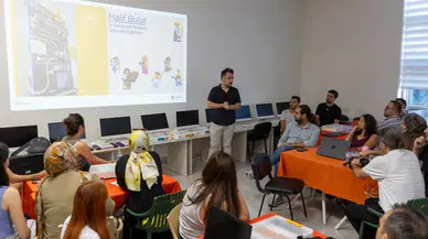 Mersin'de öğretmenler için yapay zekâ ve robotik kodlama atölyesi düzenlendi