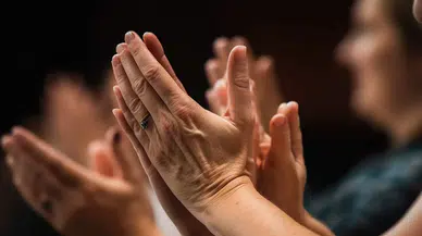 Cenazesini kadavra olarak bağışladı... Alkışlarla uğurlandı...