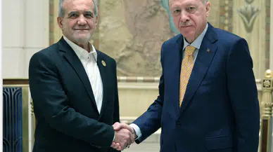 Cumhurbaşkanı Erdoğan D-8 Zirvesi’nde İran Cumhurbaşkanı Pezeşkiyan ile görüştü