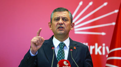 Özgür Özel, CHP grup toplantısında konuşuyor: "Emeklinin 33 kilo kıyması kayıp"