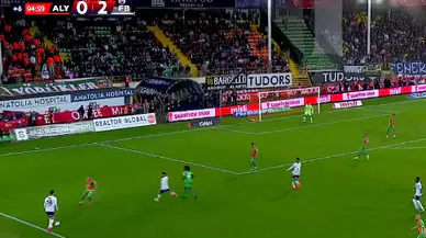 Alanyaspor - Fenerbahçe maçı Fenerbahçe'nin 2-0'lık galibiyetiyle sona erdi