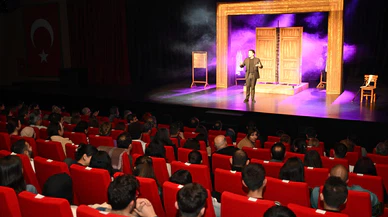 Mersin Büyükşehir Belediyesi, Geleneksel Türk Tiyatrosu’nu Sahneye Taşıdı