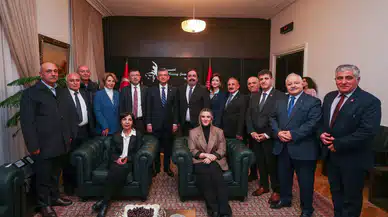 Kurultay kararı sonrası Özgür Özel'e ilk destek Malatya'dan: Dimdik yanındayız