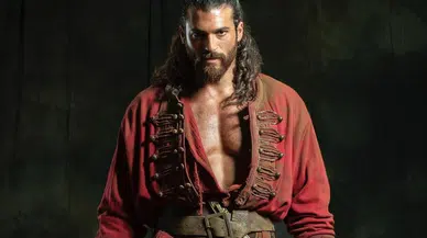 Can Yaman’dan Rusya’da Olaylı Tanıtım: Fenomenin Öpücük Teklifine 'Hayır' Demedi