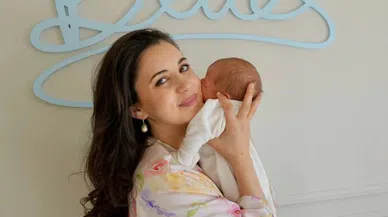 Karsu Anne Oldu: Oğlunun Adını “Blues” Koydu