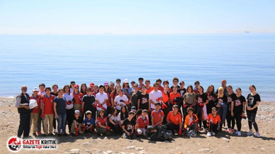 Mezitlili gençler sahili temizledi