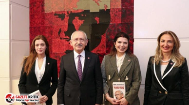 Profesör Doktor Ahmet Taner Kışlalı'nın eşi ve kızı CHP'ye üye oldu