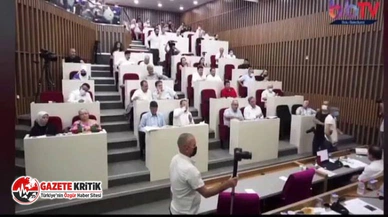 CHP’li Başkan Meclis’te AKP sıralarına çay fırlattı