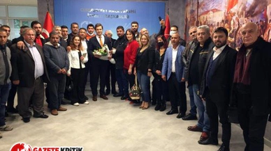 CHP izmir'in yeni binasına ilk büyük ziyaret romanlardan!