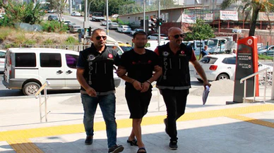 Uyuşturucu poşetini yutup, kaçmaya çalışırken yakalandı