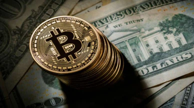 Bitcoin iki ay sonra 8,000 doların üzerinde