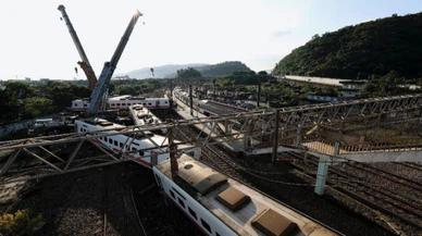 Tren faciasında ölü sayısı artıyor… Kaza anı saniye saniye kamerada