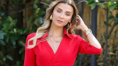 Özge Ulusoy'dan bornozlu paylaşım