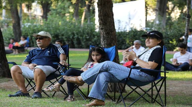 Çimlerde konser keyfi devam ediyor