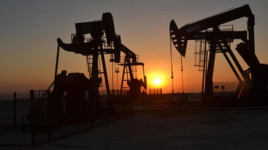 Petrol fiyatları Venezuela'ya yaptırım endişesiyle yükseldi