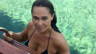 Hülya Avşar yaşlanmıyor! Denizde şov yaptı…