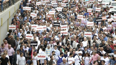 AK Parti'den Adalet Yürüyüşü anketi