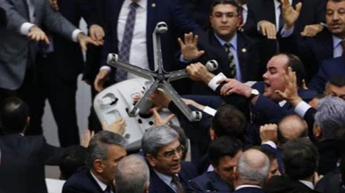 AKP'liler Meclis'te tekbir getirerek saldırmış!