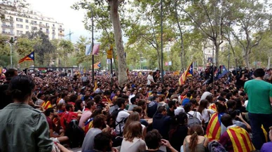 Barcelona'da öğrenciler üniversiteyi işgal etti
