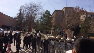 Cebeci'de 8 Mart standına polis saldırısı