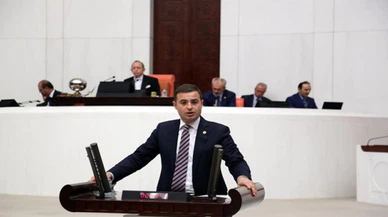 CHP'Lİ AKIN: 'SİZ KİM OLUYORSUNUZ VE NE BEDEL ÖDEDİNİZ Kİ ATA'MIZIN BİZE EMANET ETTİĞİ CUMHURİYETİMİZİ TEK ADAMA DEVRETMEK İSTİYORSUNUZ'