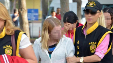 Çocuklarını evde bırakıp sex partisine gittiler!