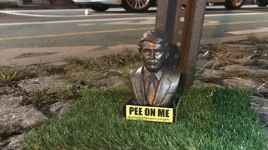 Şehrin dört bir yanına yerleştirildi: Trump'ın üzerine işeyin