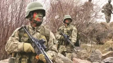Hakkâri'de askeri araca bombalı saldırı; 4'ü ağır 17 yaralı