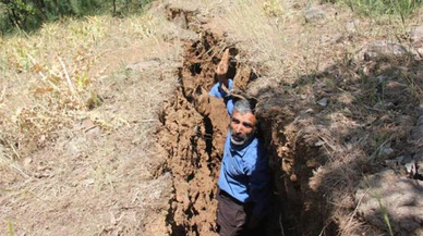 İnsan boyunda esrarengiz yarıklar korkuttu