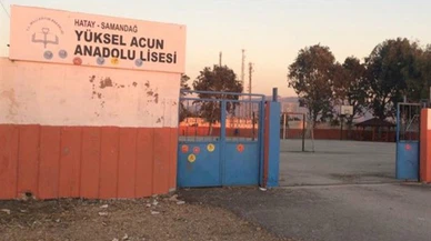 'Öğretmenime Dokunma' sticker'ı yapıştıran liselilere gözaltı