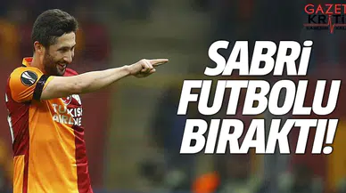 Sabri Sarıoğlu futbolu bıraktı!