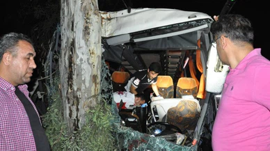 Yolcu otobüsü ile kamyon çarpıştı: 1 ölü, 20 yaralı