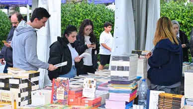 İzmir Kitap Fuarı’nda Rüzgâr Gibi Geçen Üçüncü Gün: Tahsin Hasoğlu Gülümsetti