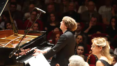 İZDSO'nun Konseri Deniz Özasker'i Unutmadı, Beethoven ile Duygulandırdı